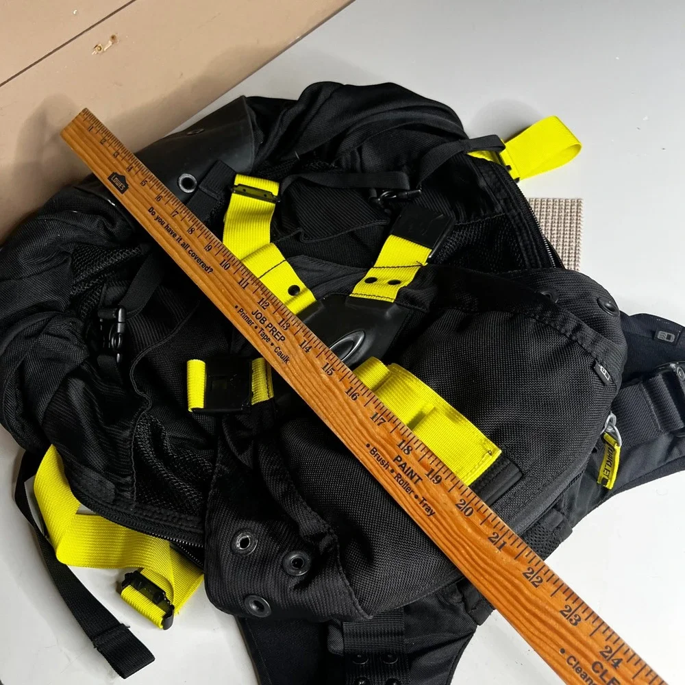 Oakley Kitchen Sink Backpack Black Yellow Laptop Compartment 92060-001